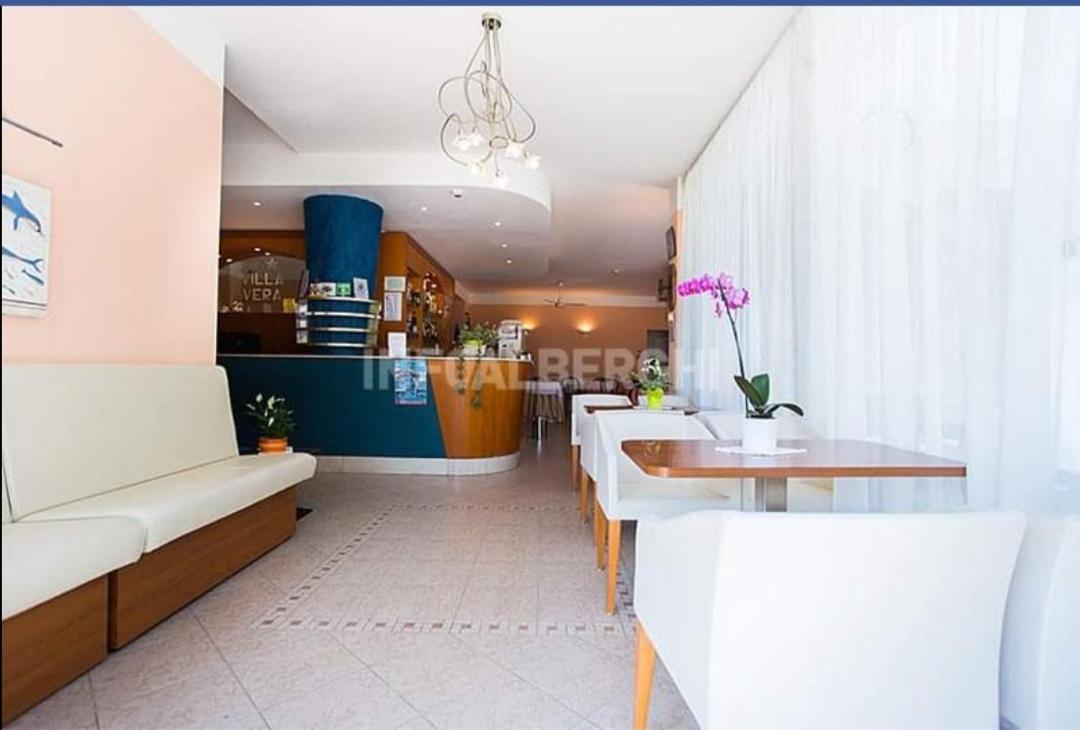 Hotel Villa Vera Rimini Buitenkant foto