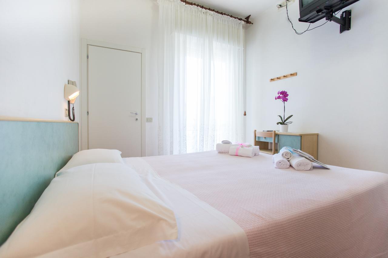 Hotel Villa Vera Rimini Buitenkant foto