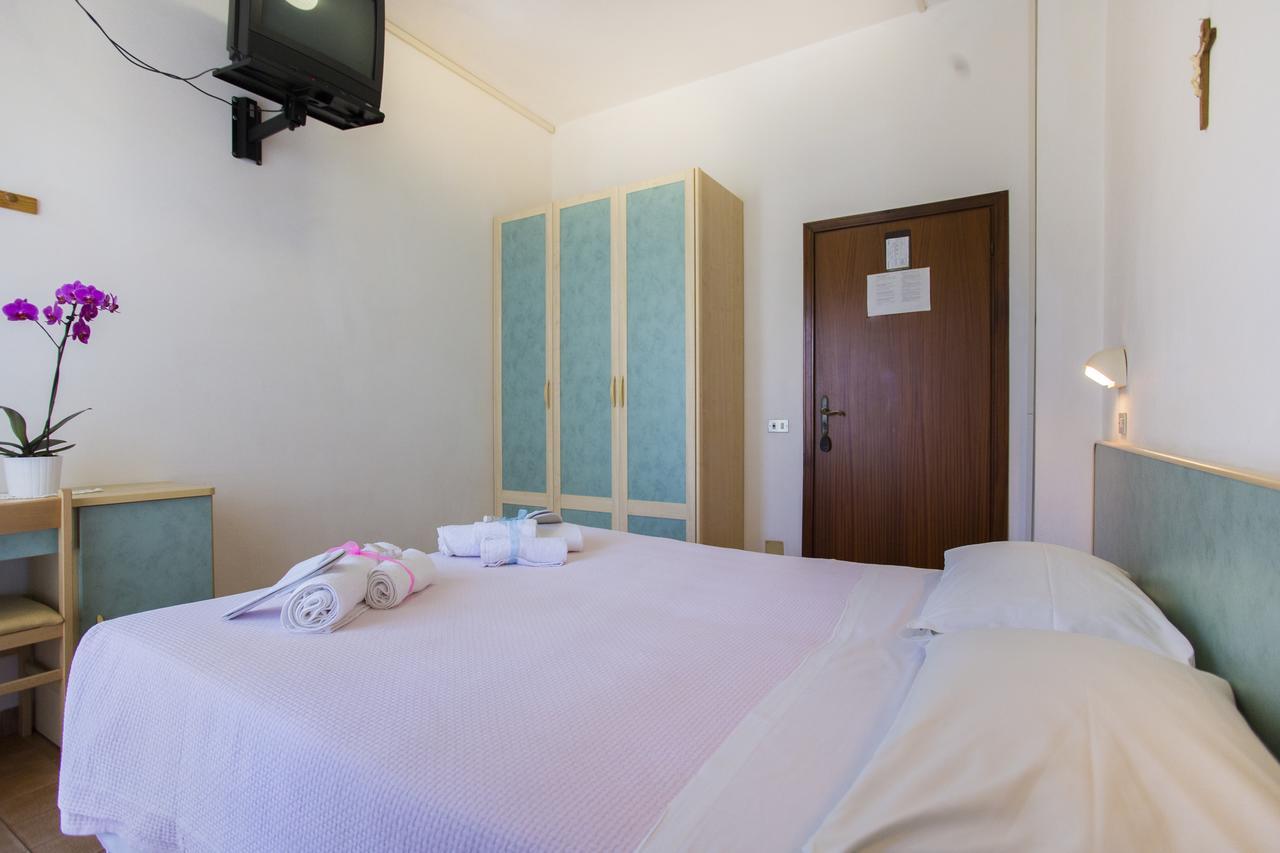 Hotel Villa Vera Rimini Buitenkant foto