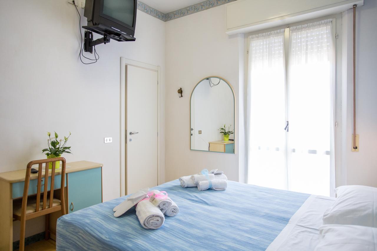 Hotel Villa Vera Rimini Buitenkant foto