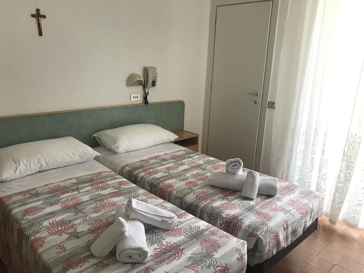 Hotel Villa Vera Rimini Buitenkant foto